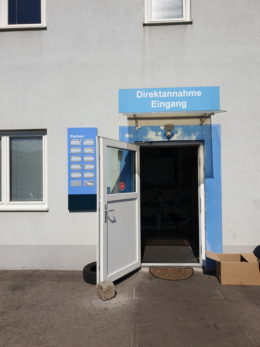 Eingang zu Kfz Coskuner GmbH
